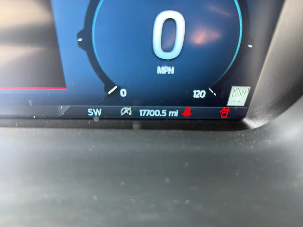Used 2025 Gray Metallic Ford LARIAT image 16