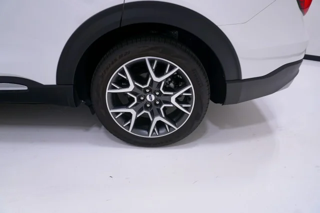 Used 2025 Star White Metallic Tri-Coat Ford Platinum image 11