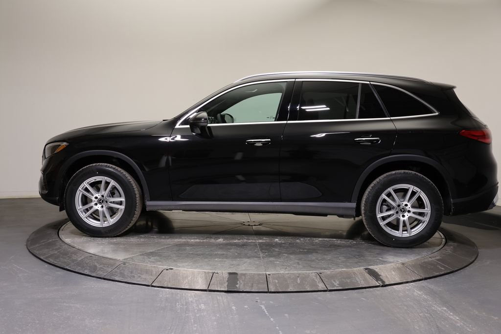 Used 2026 Obsidian Black Metallic Mercedes-Benz GLC 300 image 4