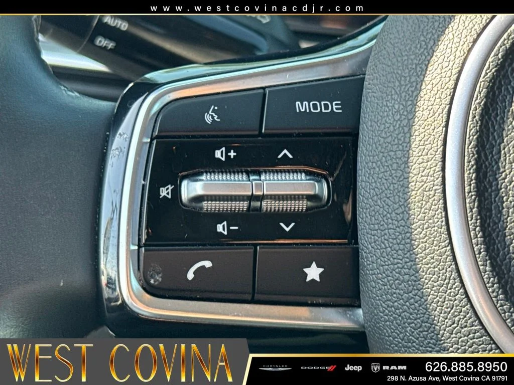 Used 2024 White Kia S image 25