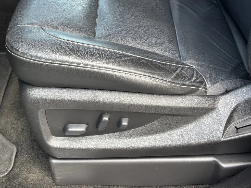 Used 2018 SILVER ICE METALLIC Chevrolet LT image 17