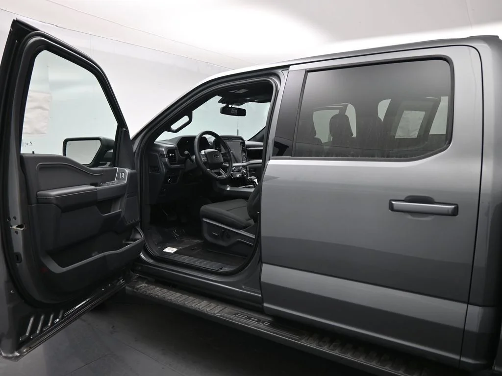 New 2026 Carbonized Gray Metallic Ford XLT image 8