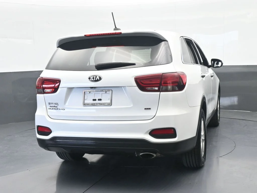 Used 2020 Snow White Pearl Kia LX image 5