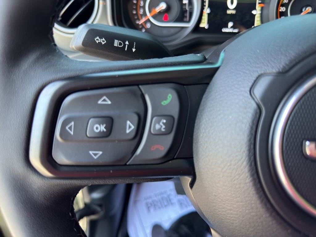 Used 2025 Green Jeep Mojave X image 28