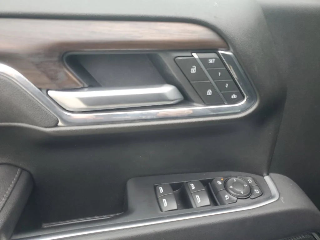 Used 2025 Black GMC SLT image 21