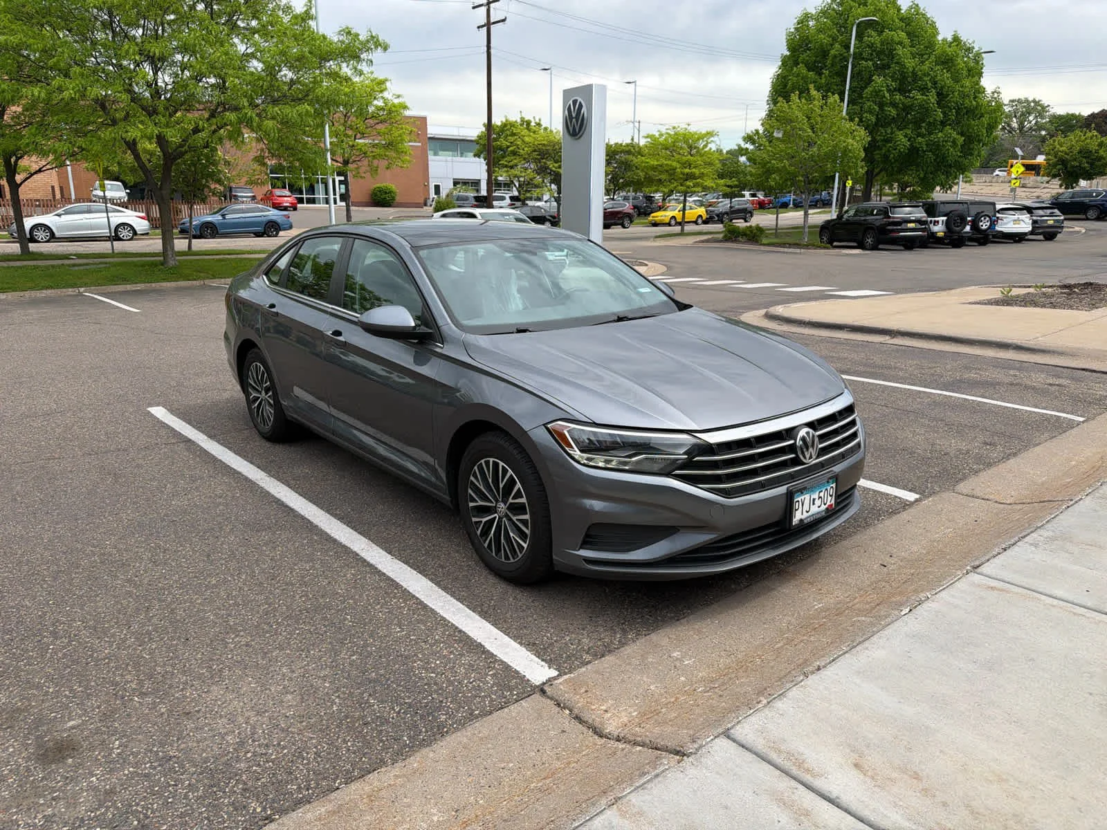Used 2019 Volkswagen Jetta SE with VIN 3VWC57BU4KM052347 for sale in St. Louis Park, MN