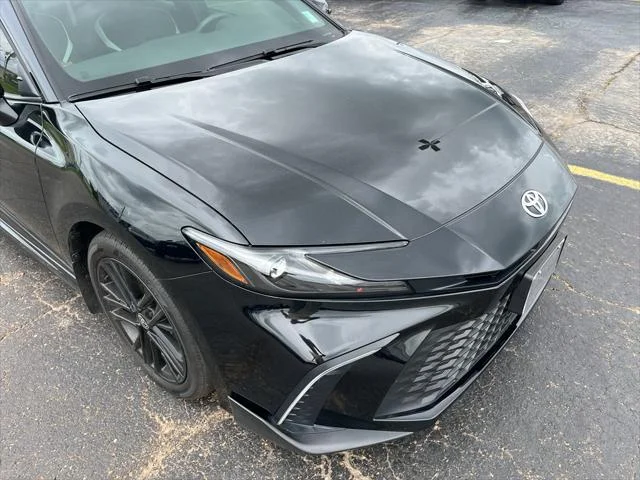 2025 Toyota Camry SE - Photo 11