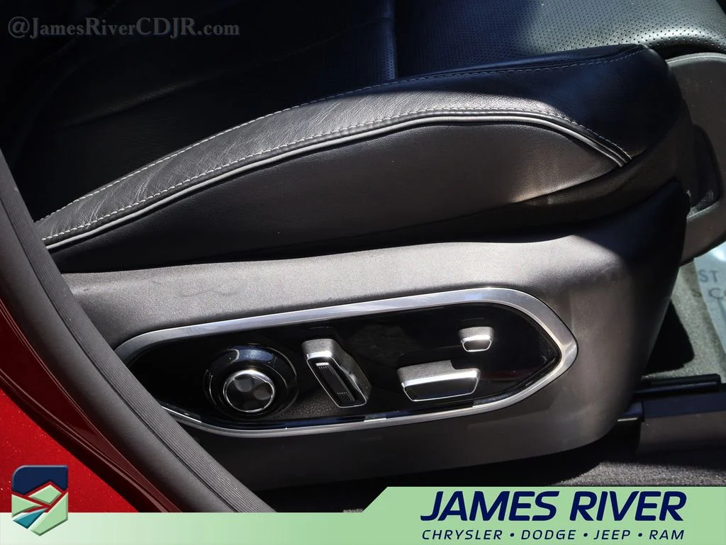 Used 2022 Red Jeep Overland image 10