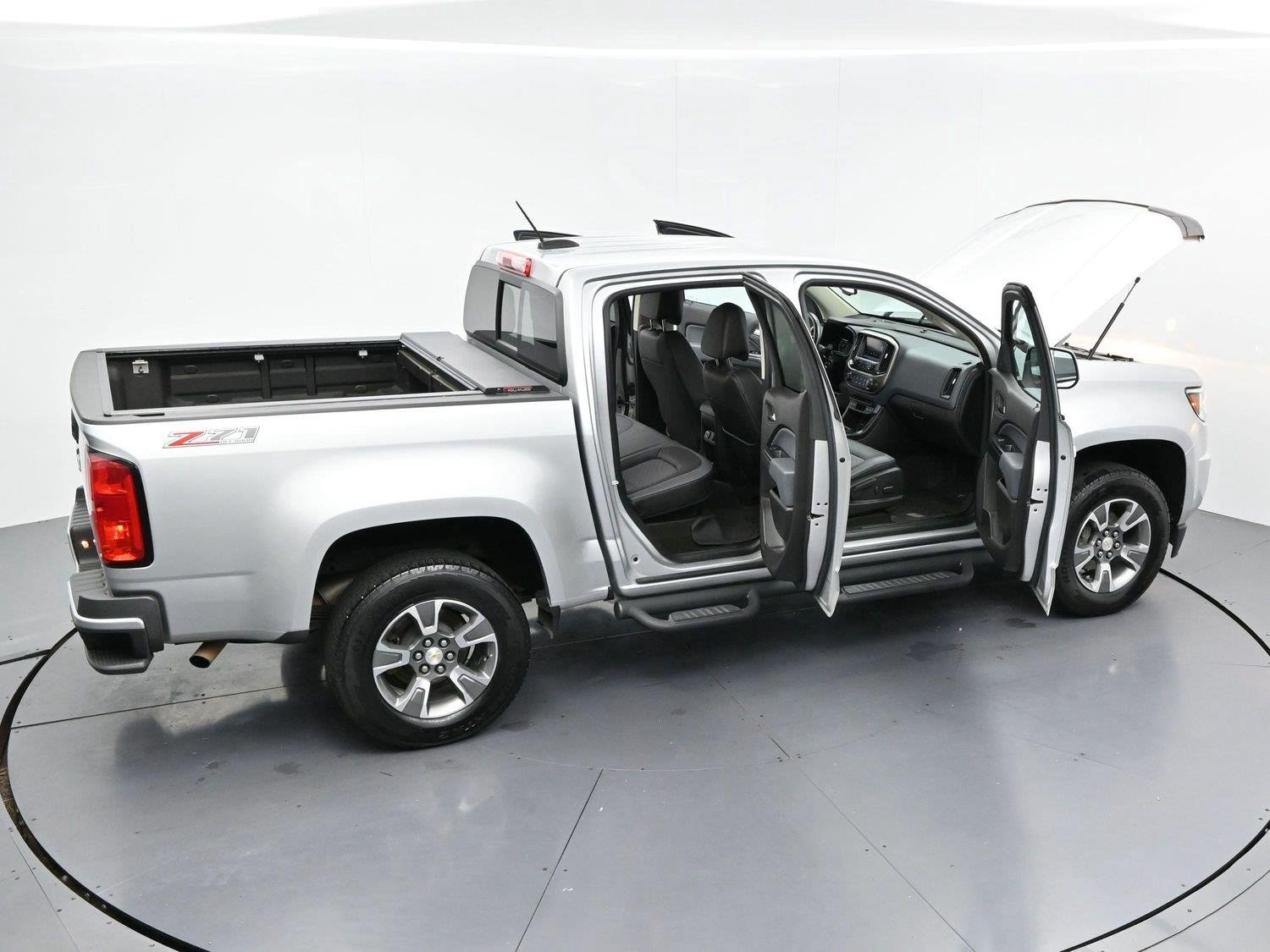 Used 2018 SILVER ICE METALLIC Chevrolet 4WD Z71 image 43