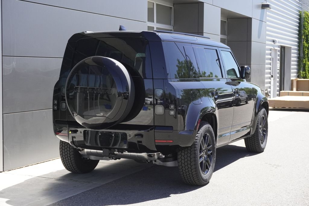 New 2026 Santorini Black Land Rover X-Dynamic SE image 2