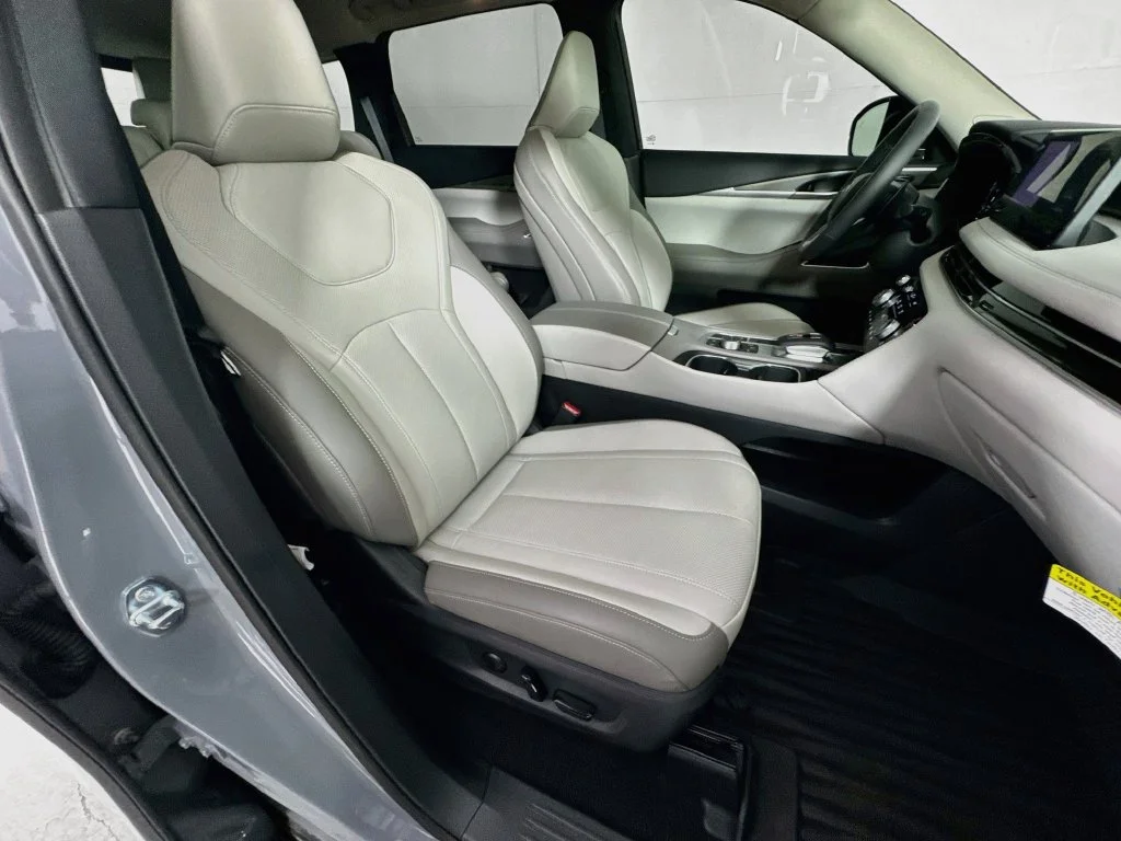Certified Used 2027 Gray INFINITI LUXE image 40