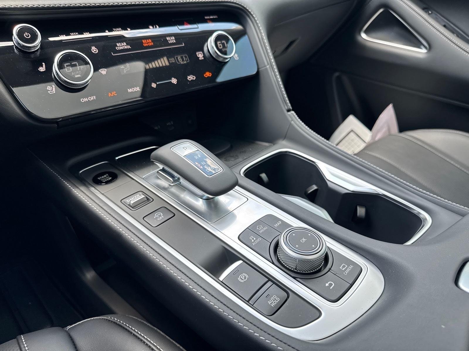 New 2027 RADIANT WHITE INFINITI Luxe FWD image 24