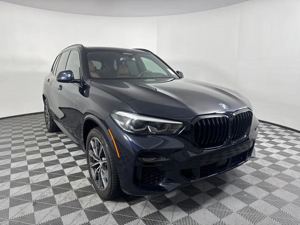 Used 2022 Black BMW xDrive40i image 3