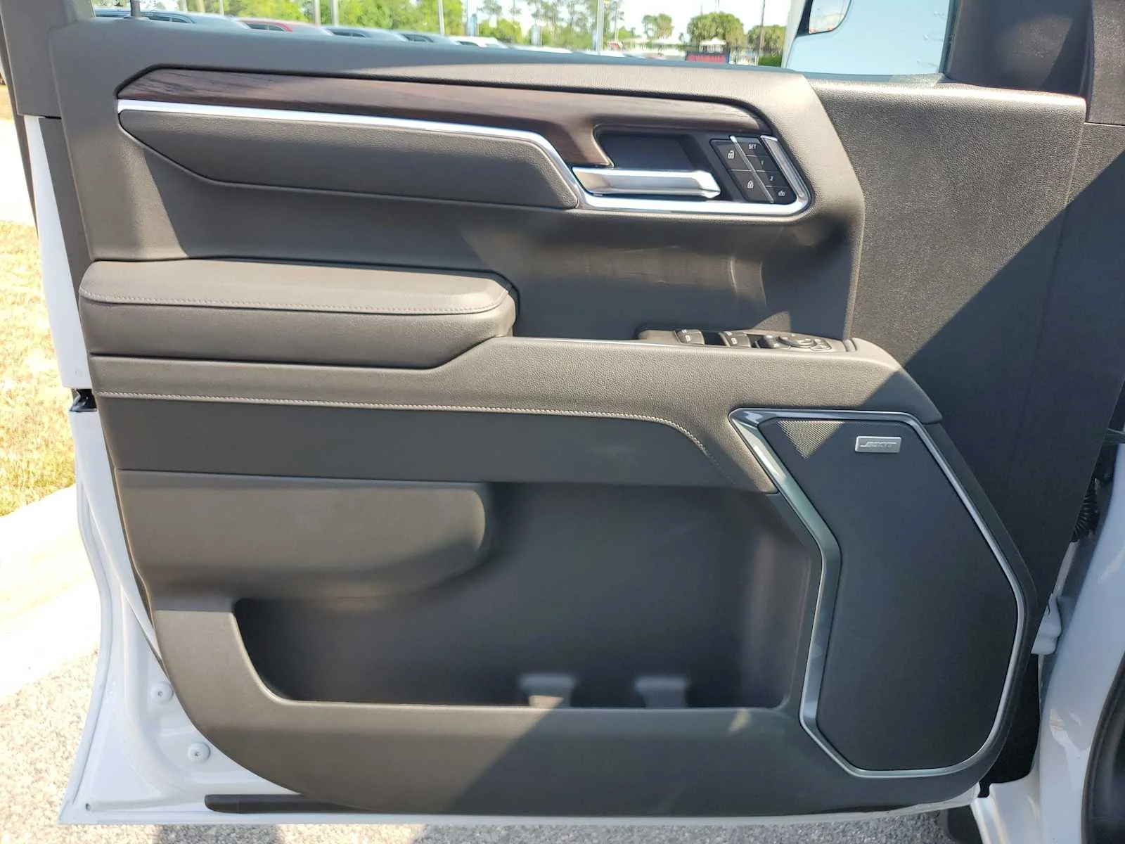 New 2026 Glacier White Tricoat GMC SLT image 15