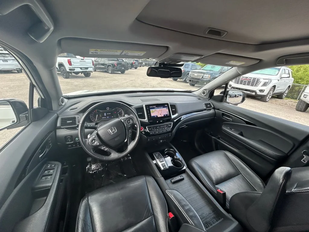 Used 2017  Honda Touring image 41