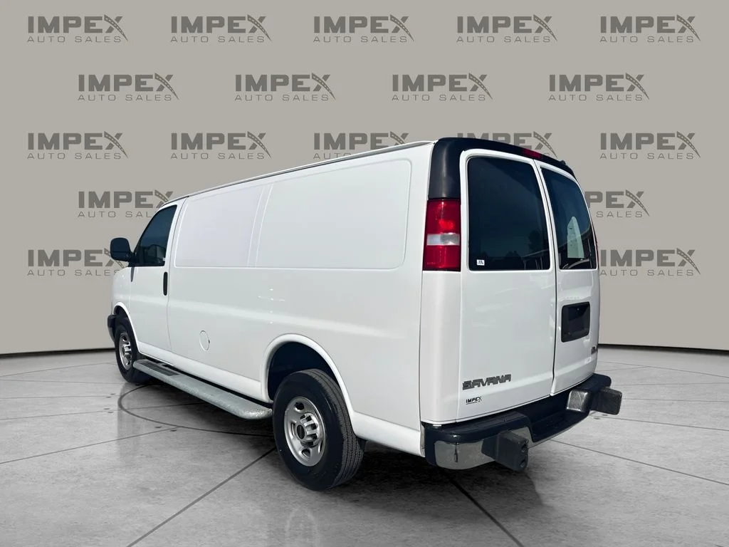 Used 2022 White GMC Work Van image 3