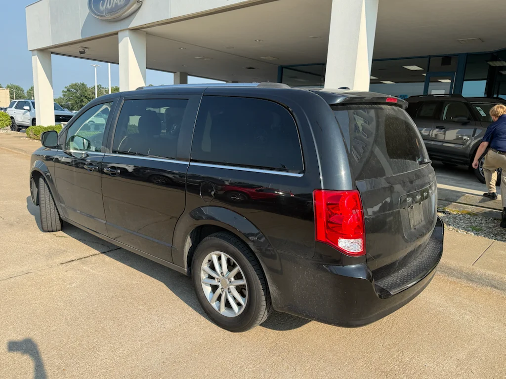Used 2019 Black Onyx Crystal Pearlcoat Dodge SXT image 12