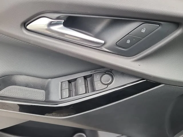 New 2027 Sterling Gray Metallic Chevrolet LT image 19