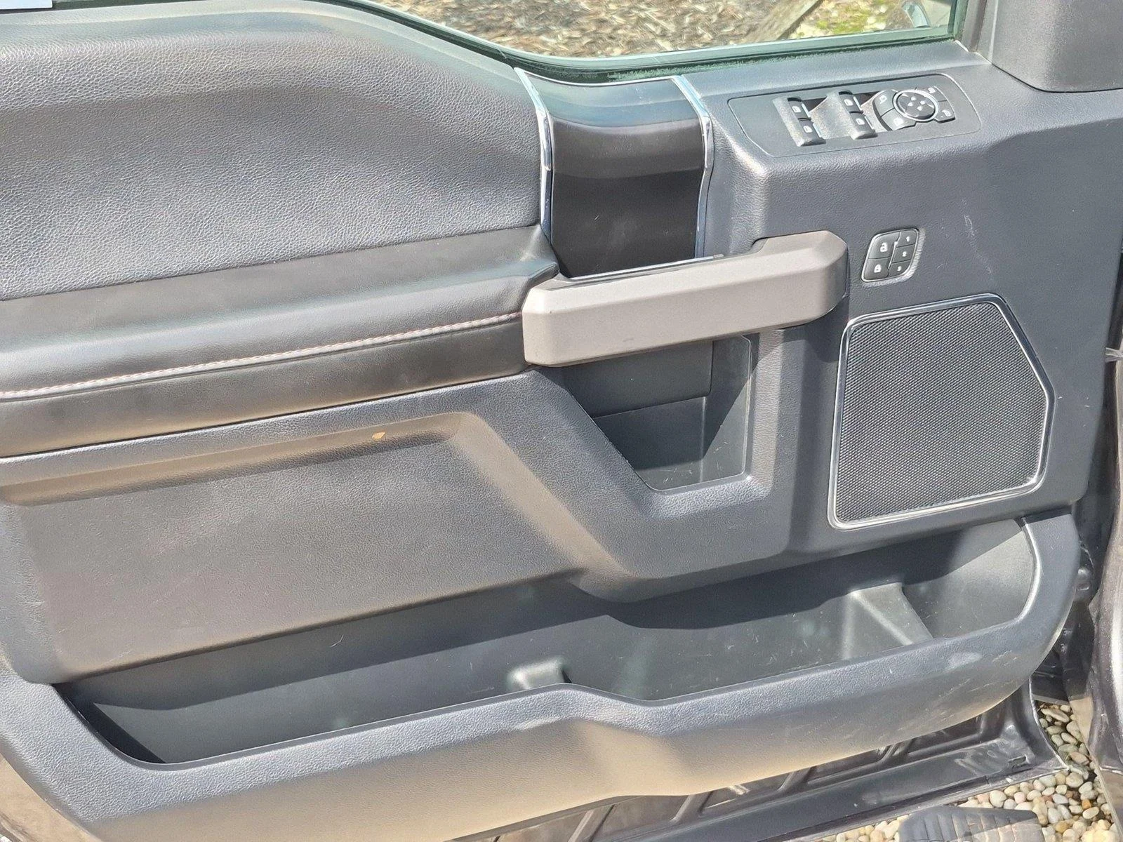 Used 2020 Magnetic Metallic Ford Platinum image 15