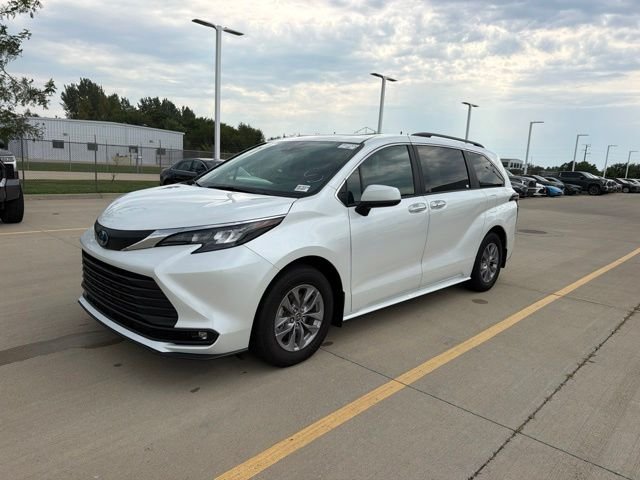 Used 2025 Beige Toyota XLE image 3