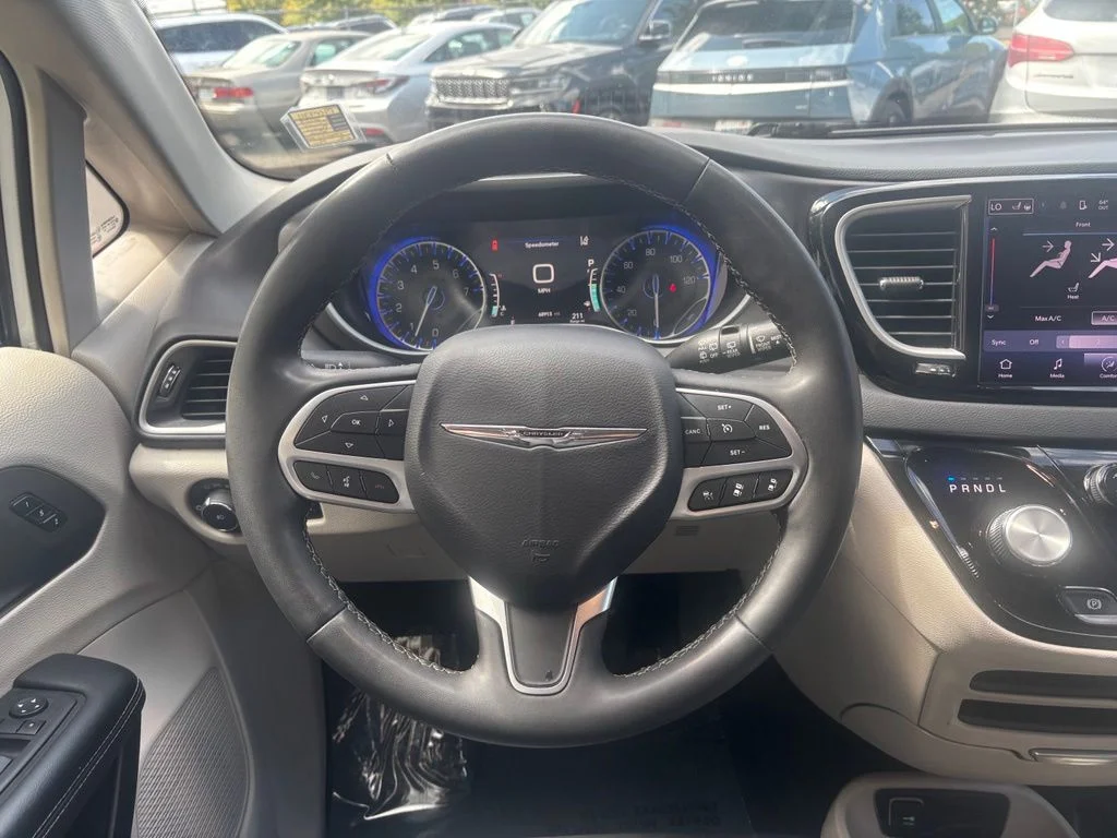 Used 2023 Bright White Clearcoat Chrysler Touring L image 23