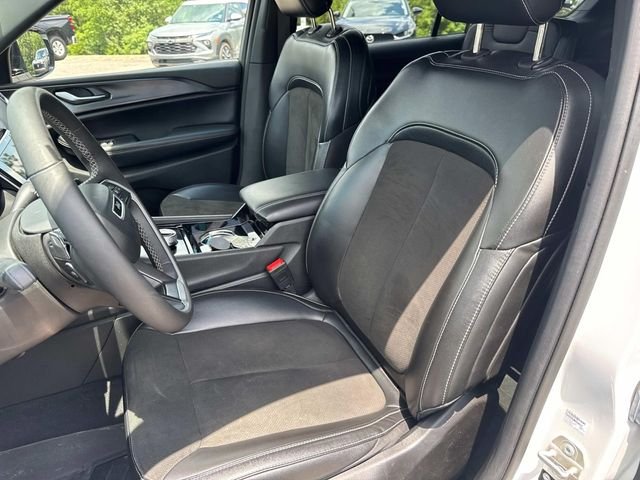 Used 2023 White Jeep Altitude image 31