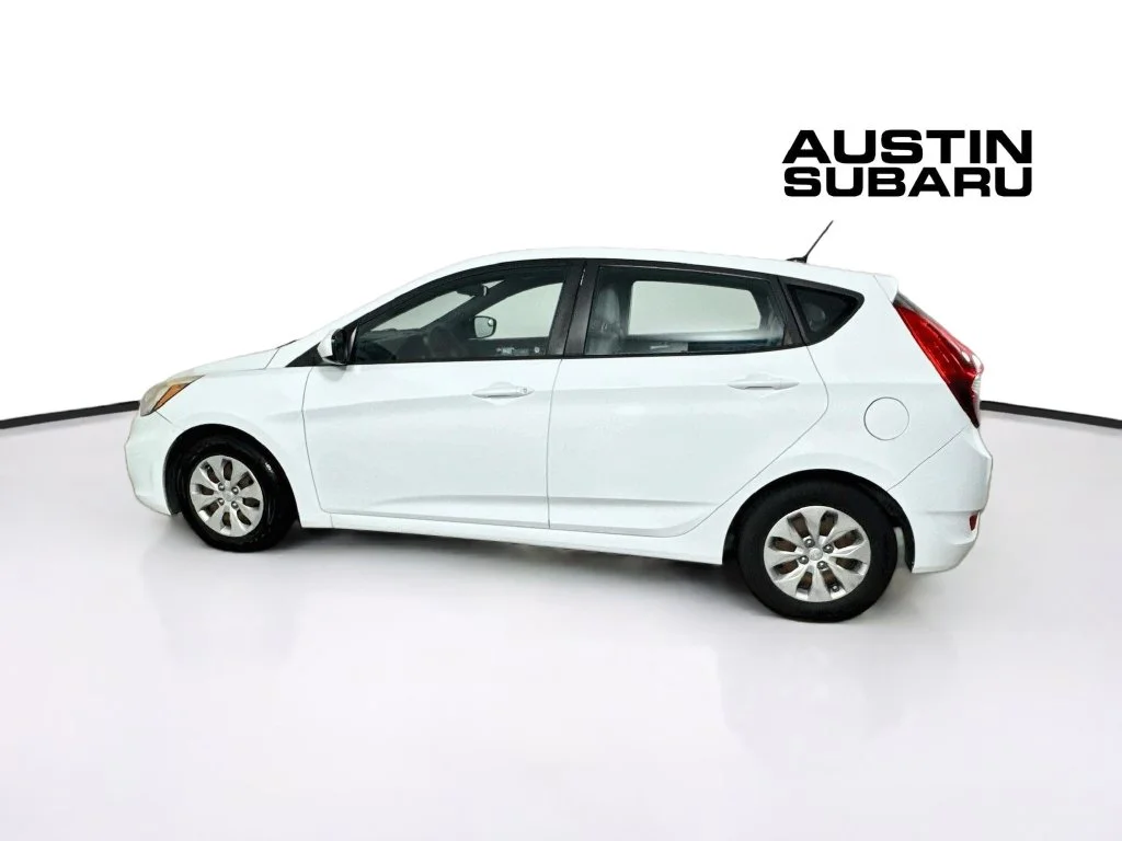Used 2016 White Hyundai SE image 4