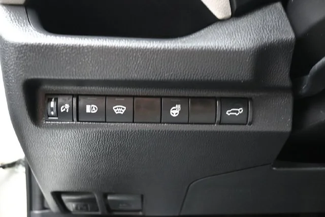 Used 2025 White Toyota XLE image 15