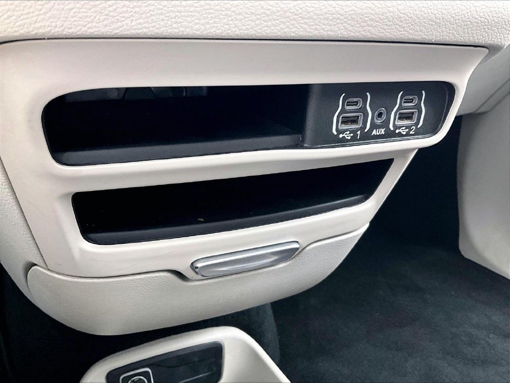 Used 2024 White Chrysler LX image 28