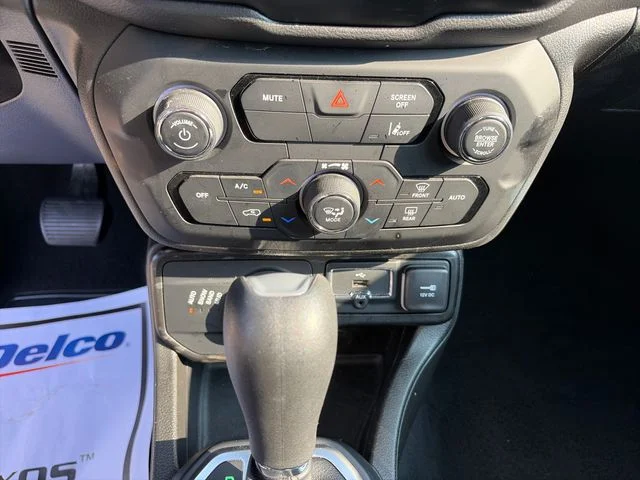 Used 2023 Alpine White Clearcoat Jeep Latitude image 26