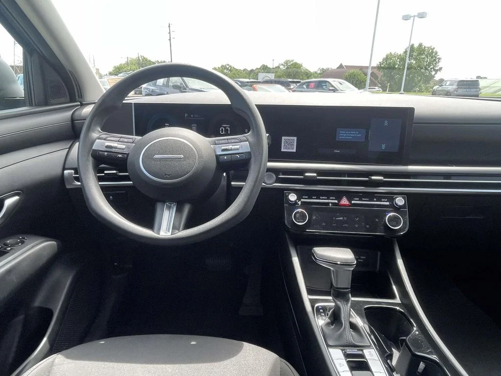 Used 2025 Gray Hyundai SEL image 10