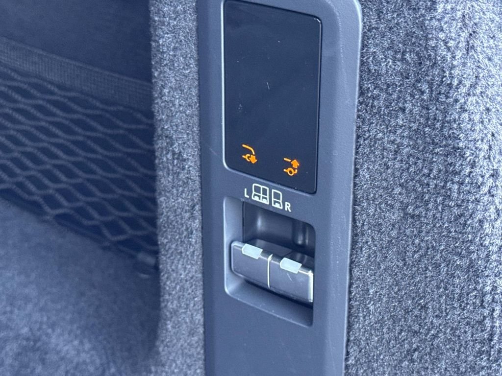 Used 2025 Gray Land Rover Dynamic SE image 7