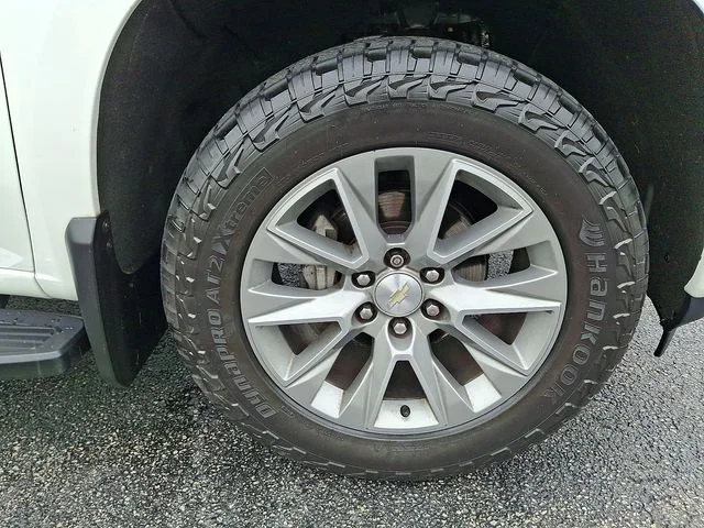 Used 2020 Beige Chevrolet High Country image 9