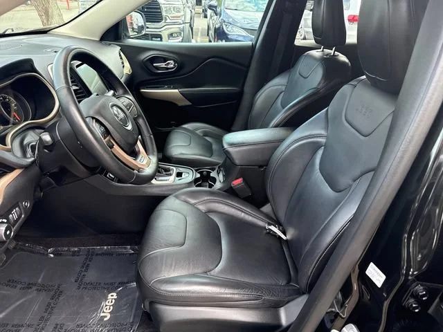 Used 2018 Diamond Black Crystal Pearlcoat Jeep Limited image 14