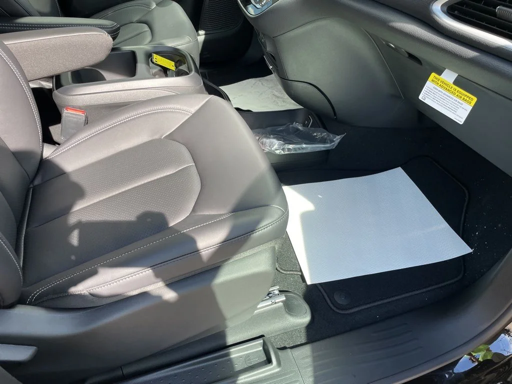 2026 Chrysler Pacifica Select - Photo 18