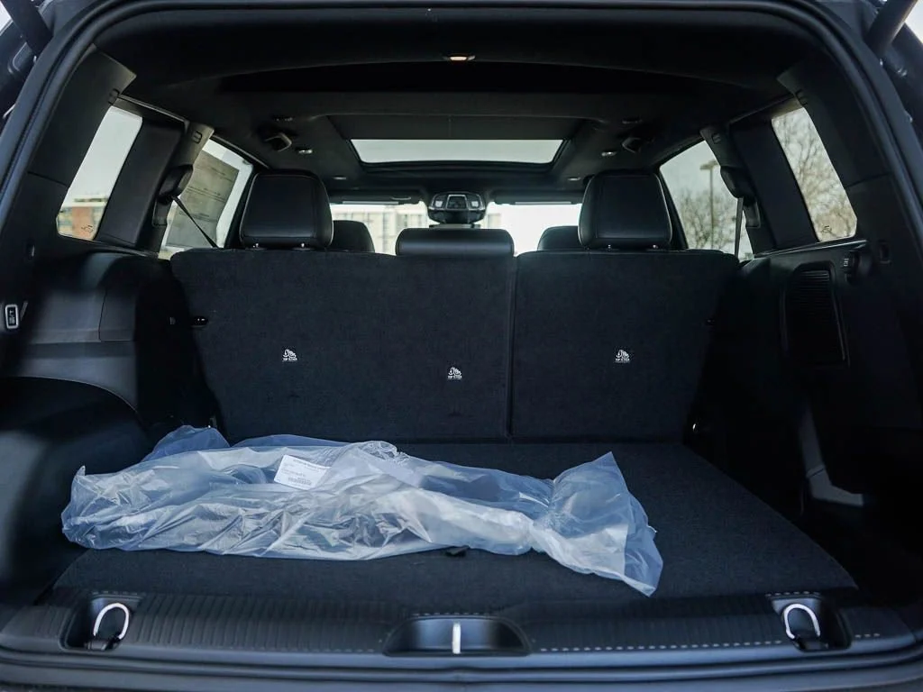 New 2026 Diamond Black Crystal Pearlcoat Jeep Overland image 8