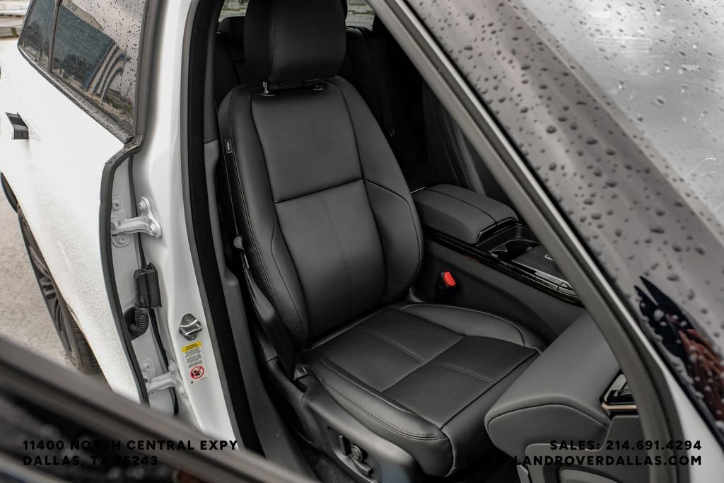 New 2026 Fuji White Land Rover Dynamic SE image 38