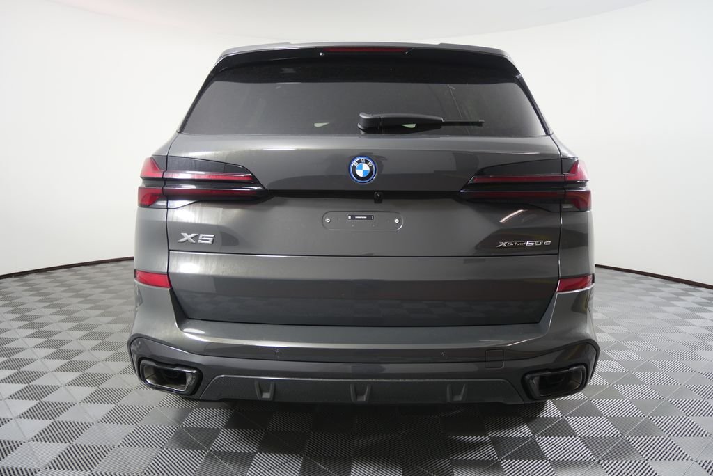 New 2026 Dravit Grey Metallic BMW xDrive50e image 4