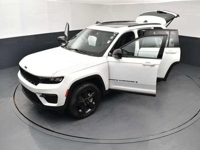 Used 2024 White Jeep Limited image 27