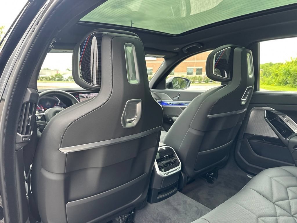 New 2026 Black Sapphire Metallic BMW 740i xDrive image 23