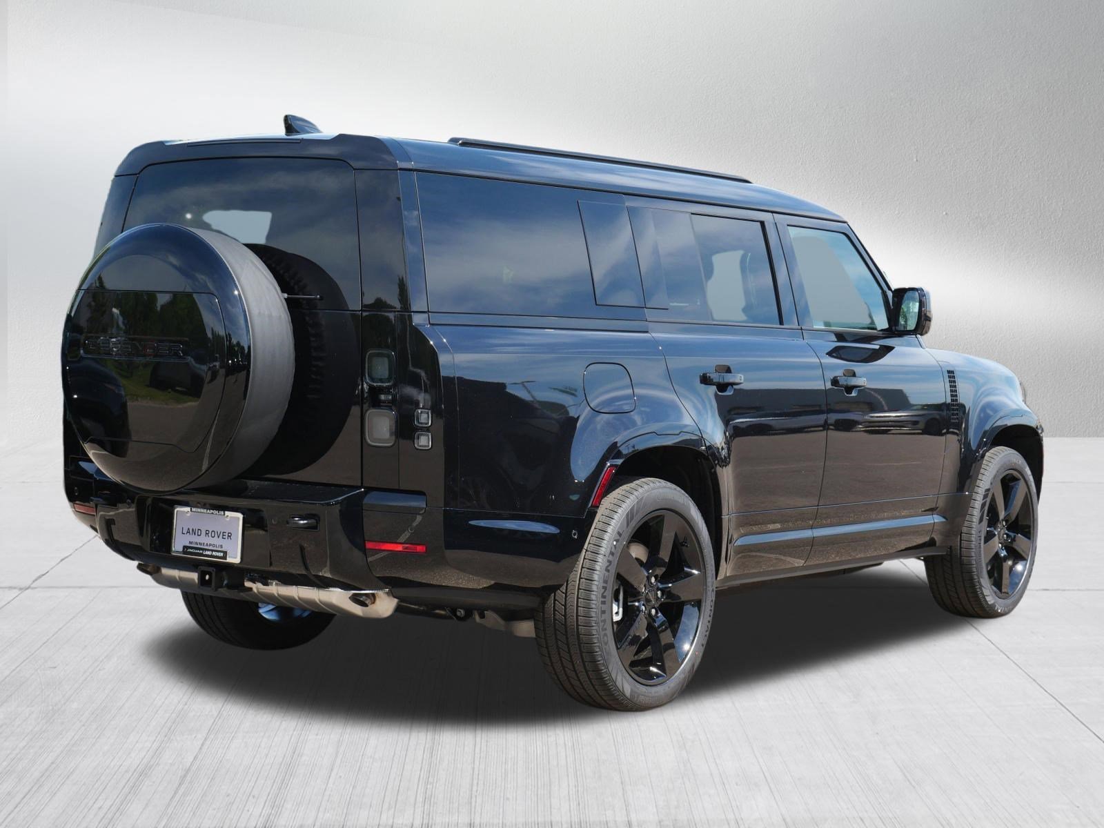 New 2026 Santorini Black LAND ROVER X-Dynamic SE image 2