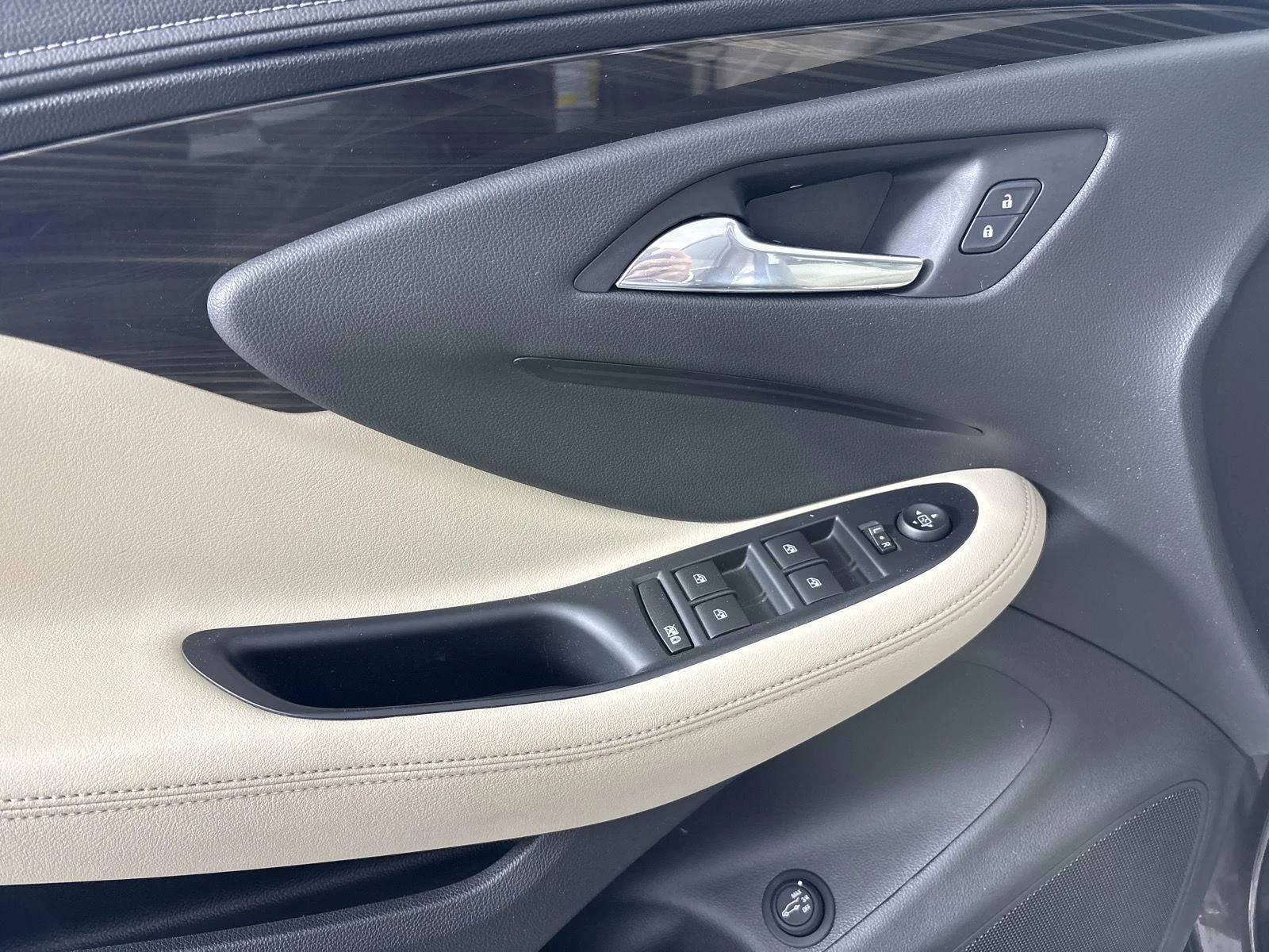 Used 2020 Espresso Metallic Buick Preferred image 6