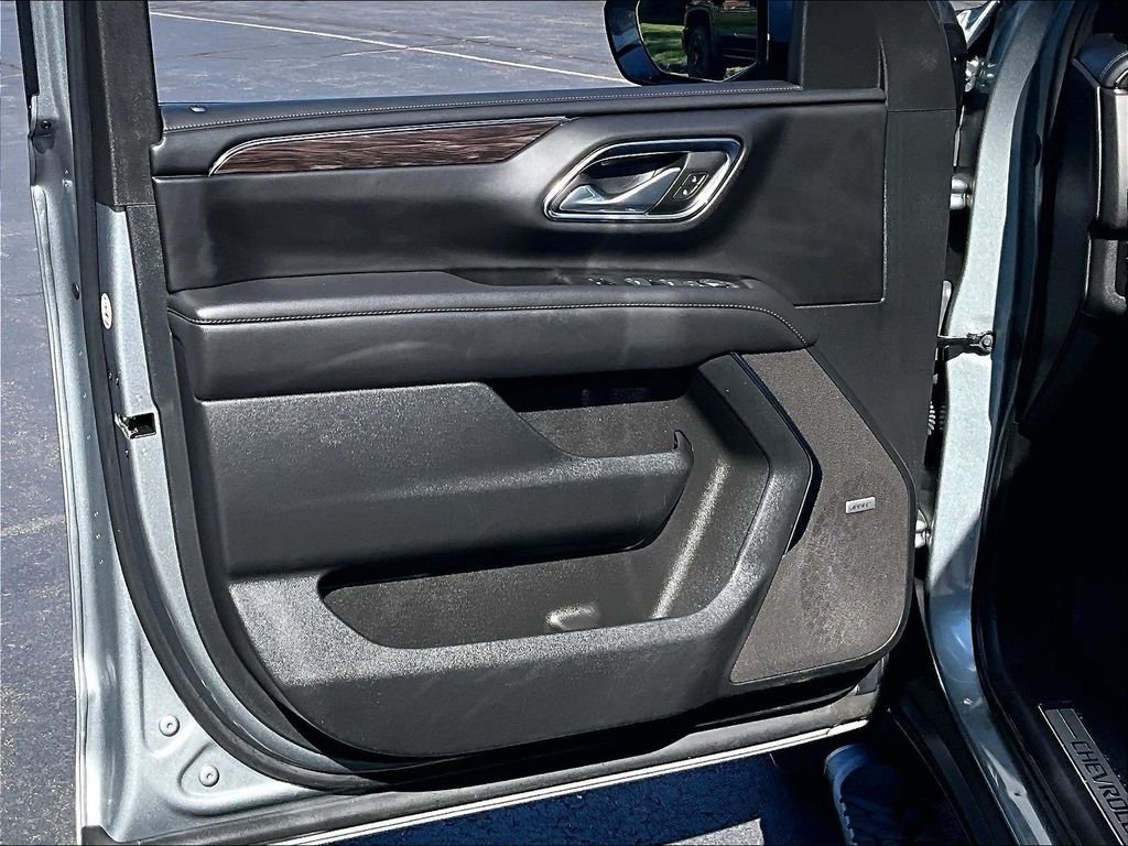 Used 2024 Gray Chevrolet Z71 image 9