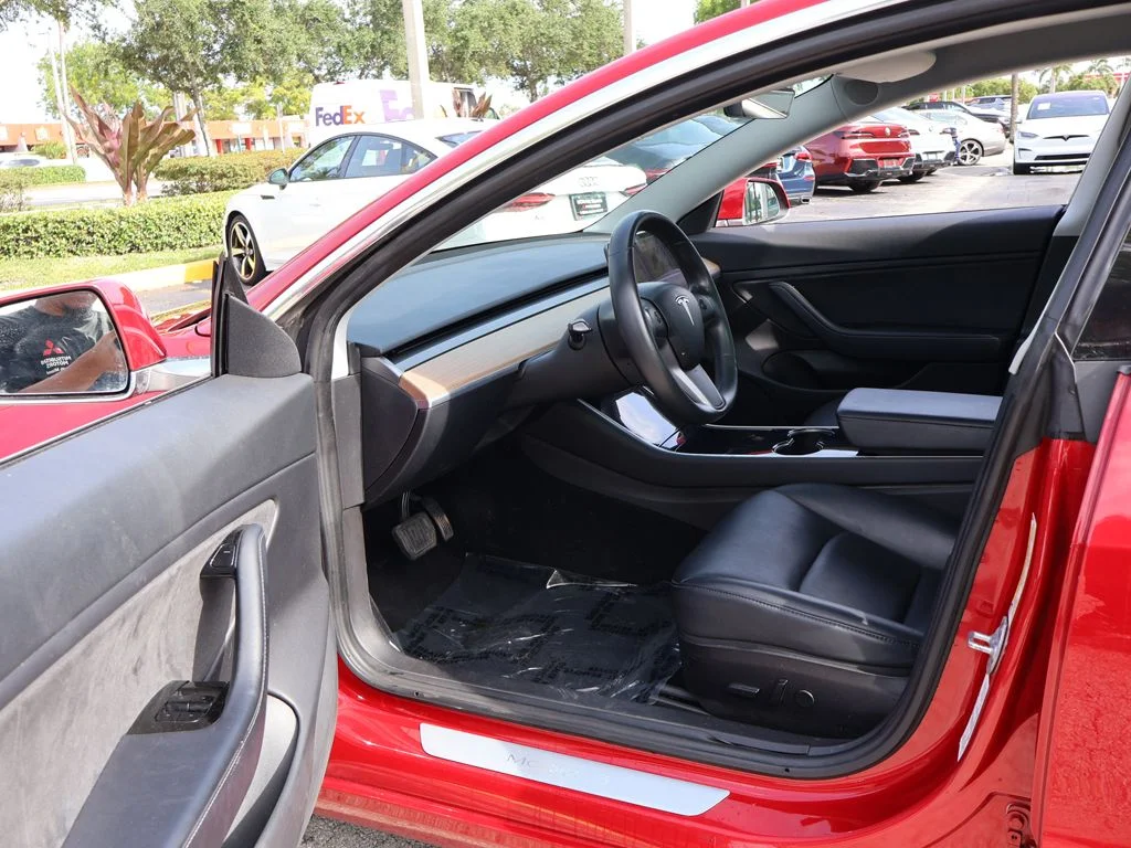Used 2018 Red Tesla Long Range image 29
