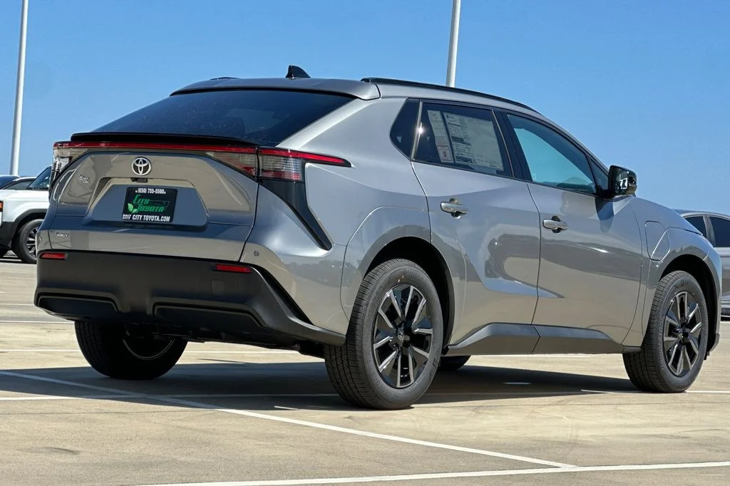 New 2026 Heavy Metal <sup>1</sup> Toyota  XLE image 4