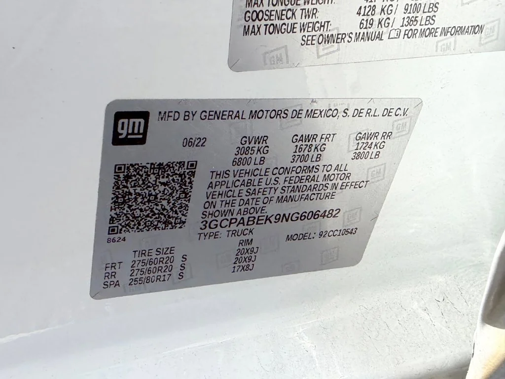 Used 2022 White Chevrolet Custom image 12