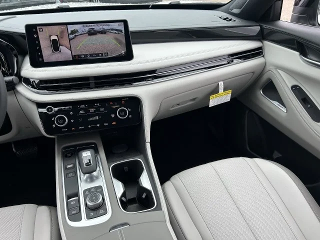 New 2027 RADIANT WHITE INFINITI Sport AWD image 17