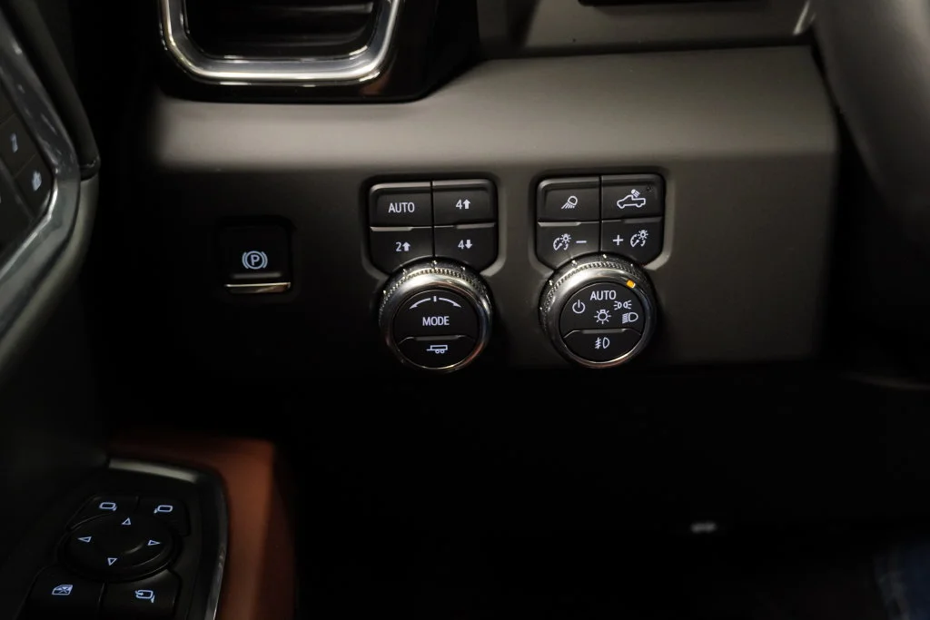 Used 2025 Onyx Black GMC Denali Ultimate image 28