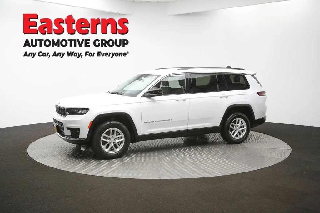 Used 2023 White Jeep Laredo image 61