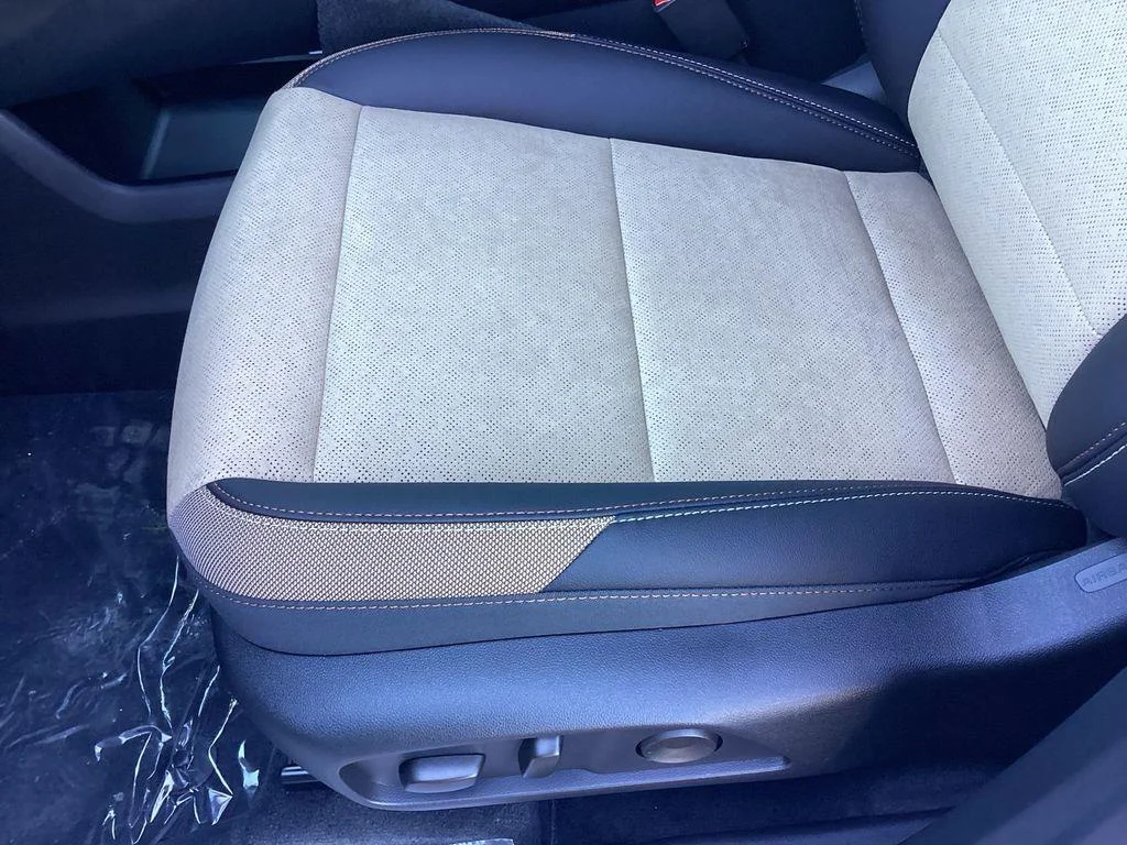 New 2026 Polar White Tricoat Chevrolet ACTIV image 12